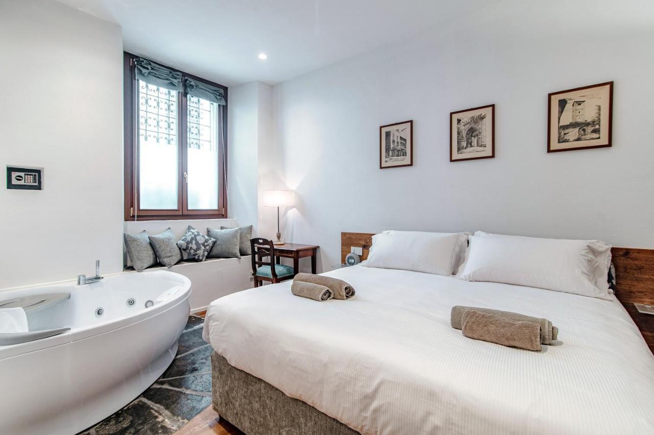 Suite Lo Storico - The House Of Travelers Côme Extérieur photo